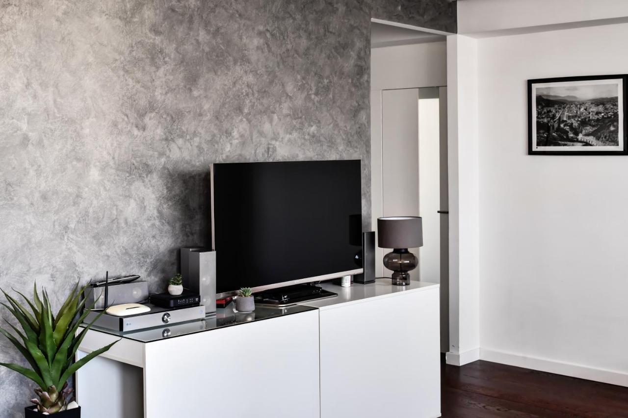 סראייבו 2 Bedroom Penthouse In City Center, Free Parking מראה חיצוני תמונה